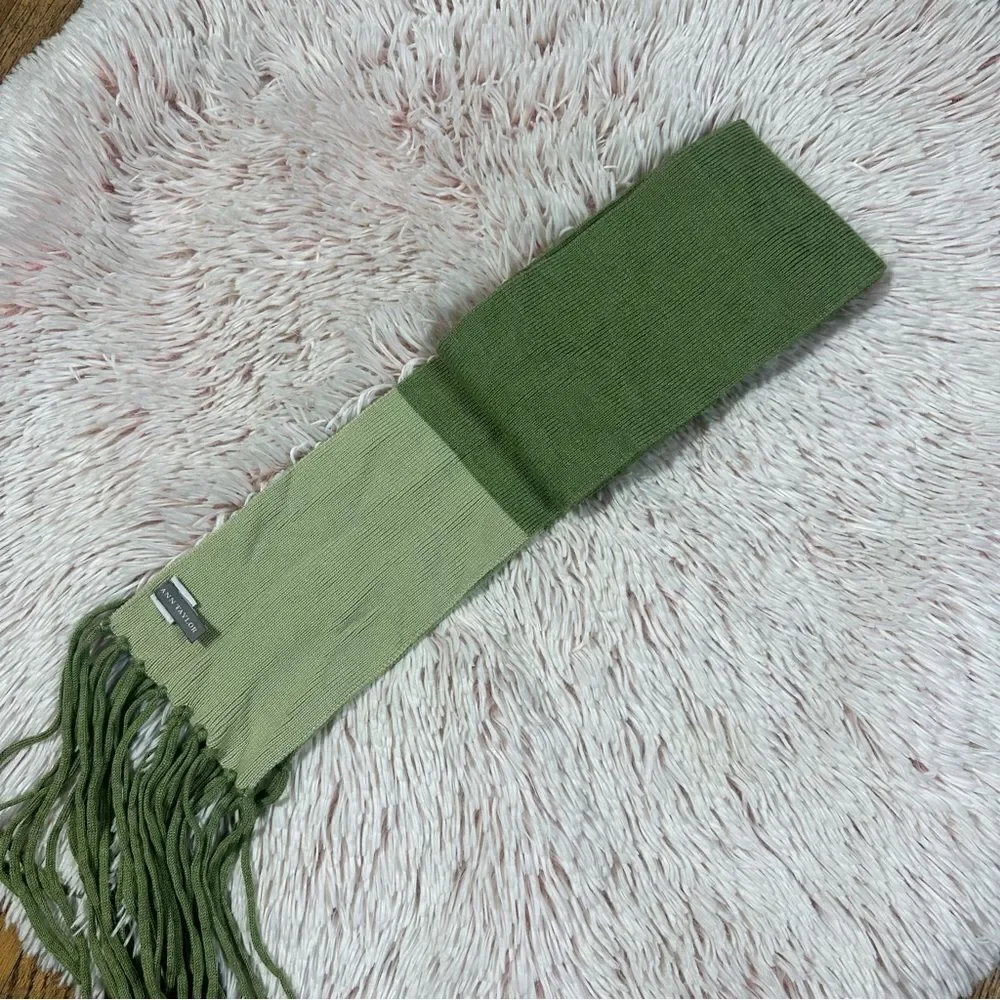 ANN TAYLOR SCARF 100%wool